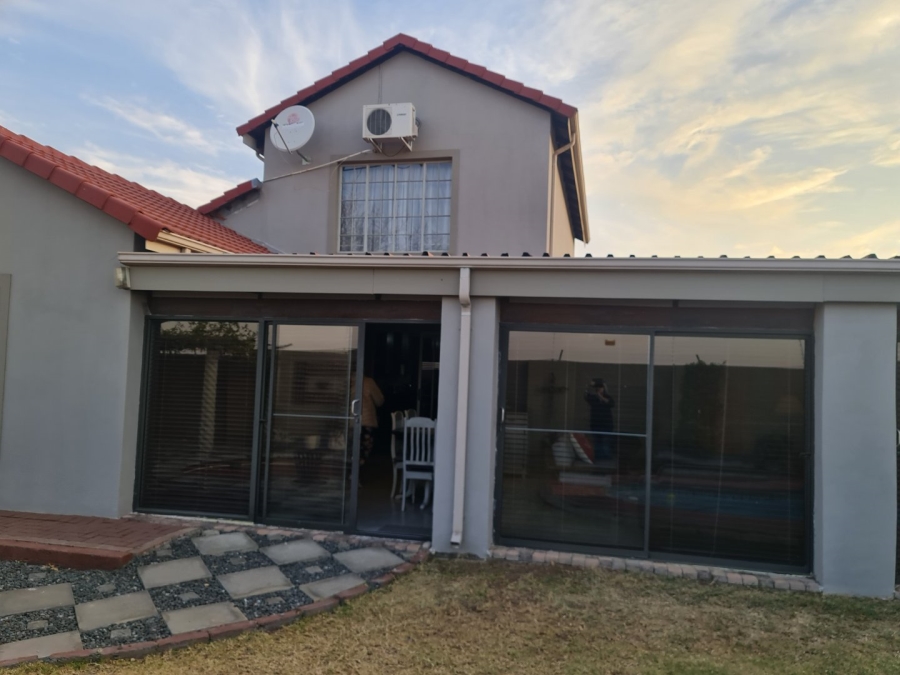 4 Bedroom Property for Sale in Rustenburg Central North West